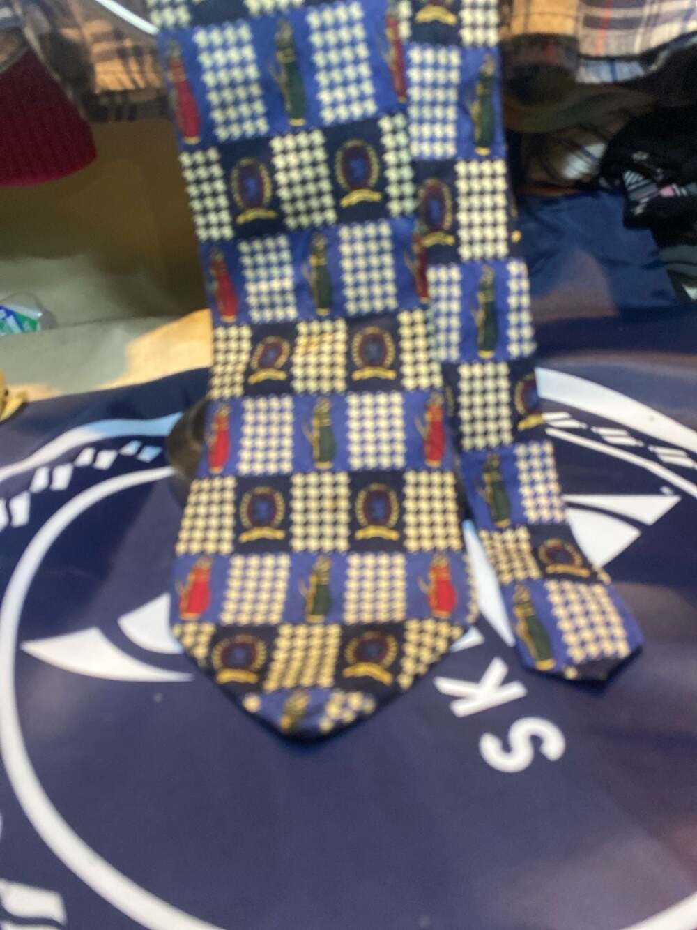 Tommy Hilfiger Golf Bag & Crest Houndstooth Silk Tie